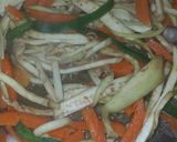 Foto del paso 2 de la receta: Tarta de pollo con verduras y masa de calabacín