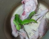 Foto langkah ke 1 dari resep Sup ayam bakso bening.