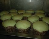 Foto langkah ke 5 dari resep Hokkaido Chiffon Cupcake.