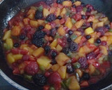 Foto del paso 6 de la receta: Merluza al papillote con revuelto de pimientos, mango y frutos del bosque