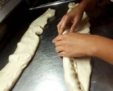 Foto del paso 6 de la receta: Medialunas de grasa y facturas