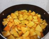 A picture of step 1 of Steamed coconutty pumpkin curry.