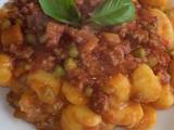 Gnocchi sauce tomates viande et petits pois, recette Sicilienne
