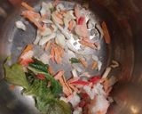 Foto del paso 2 de la receta: Consomé de cabezas de pescado