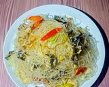 Foto langkah ke 4 dari resep Bihun jamur goreng tanpa kecap.