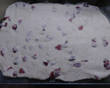 Foto del paso 3 de la receta: Bizcochos de salame y queso con hojaldre express