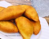 A picture of step 4 of Fried meat pie by chef maryumms cuisine🌸.