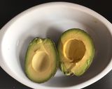 Foto del passaggio 2 della ricetta Avocado al forno con uovo