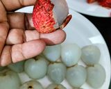 A picture of step 2 of Lychee Squash (Lychee Juice).
