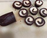 A picture of step 7 of No Bake Oreo Rolls.