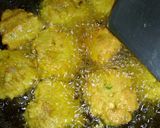 A picture of step 5 of Chana dal bhajiya.