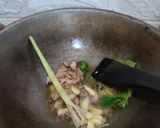 Foto langkah ke 3 dari resep Tumis kikil cabe hijau.