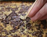 Foto del paso 4 de la receta: 🍌🍫 Baked oats 🍌Receta viral #6 🍌 Budín húmedo de banana, avena y chips de chocolate 🍫🍌