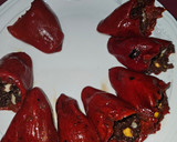 Foto del paso 3 de la receta: Pimientos de piquillo relleno de morcilla de cebolla picante, huevos de codorniz y cebolla frita