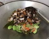 Foto langkah ke 4 dari resep Tumis Tongkol Pete.