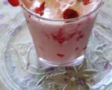 A picture of step 4 of Fresh Strawberry milk shake.
