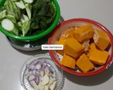 Foto langkah ke 1 dari resep 515. Sayur Bening Gambas, Pucuk Labu dan Labu Kuning.