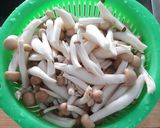 Foto langkah ke 2 dari resep Tumis Jamur Shimeji.