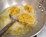 A picture of step 5 of Hot and Crunchy Kalmi Vada.