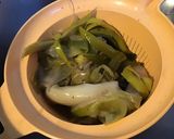 Une image de l'étape 5 de Nids de poireaux vinaigrette (au bouillon de champignons).