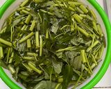Foto langkah ke 1 dari resep Tumis Kangkung Tempe Semangit.