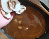 Foto del paso 7 de la receta: Carrilleras ibéricas guisadas con champiñones y vino blanco