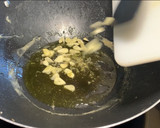 Foto del paso 4 de la receta: Salteado de sepia, trigueros y setas