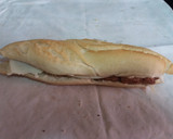 Foto del paso 4 de la receta: Bocadillo de salchichas con queso al vino dulce