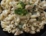 A picture of step 5 of White Sauce Chicken Pasta.