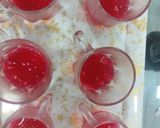 A picture of step 1 of Custard strawberry jelly with peach sauce.