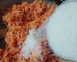 A picture of step 2 of Gajar halwa.