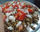 A picture of step 2 of Sprouted moong bhel.