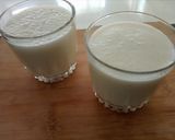 A picture of step 2 of Banana milkshake.
