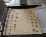 Foto del paso 5 de la receta: Palmeritas de hojaldre con azúcar, coco rallado y pasas