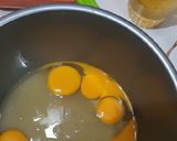 Foto langkah ke 1 dari resep Bolu marmer (gurih) minyak goreng.