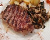 Foto del paso 5 de la receta: Bife de chorizo con hongos a la provenzal y patatas rojas