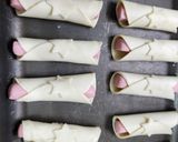 Foto del paso 1 de la receta: Rollitos de salchicha con guarnición de papitas con romero