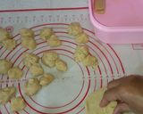 Foto langkah ke 7 dari resep Bolen Pisang Coklat dengan minyak goreng.