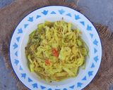 Foto langkah ke 4 dari resep Oseng kuning kol dan toge.
