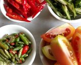 Foto langkah ke 4 dari resep Terong Bulat Tumis Cabe Ikan Asin.