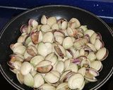 Foto del paso 7 de la receta: Caldereta de lenguado con langostinos y almejas