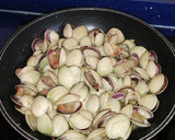 Foto del paso 7 de la receta: Caldereta de lenguado con langostinos y almejas