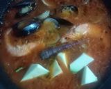 Foto del paso 4 de la receta: 🍅🥕🥘Arroz rojo con mariscos 🦐🦀
