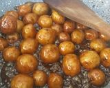 Foto langkah ke 3 dari resep Gamja Jorim 감자조림 (Korean Baby Potatoes).