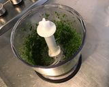 Une image de l'étape 2 de Sauce salade moutarde,avocat et persil.
