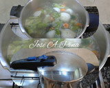 Foto del paso 2 de la receta: Caldo de verduras con jamón y sus variantes de texturas