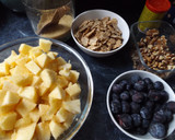 Foto del paso 1 de la receta: Crumble de manzana y arándanos con nueces y hojuelas de trigo