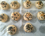 Foto del paso 4 de la receta: Panecillos de cebolla y semillas {en panificadora}