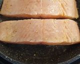 Foto langkah ke 3 dari resep Salmon Cream Mushroom sauce.