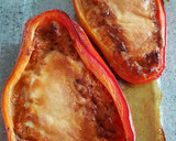 Foto del paso 6 de la receta: Pimientos rojos rellenos acompañados con arroz integral y quinoa